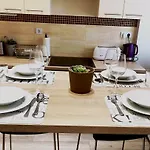 A9 Houseleek Astoria Lejlighed