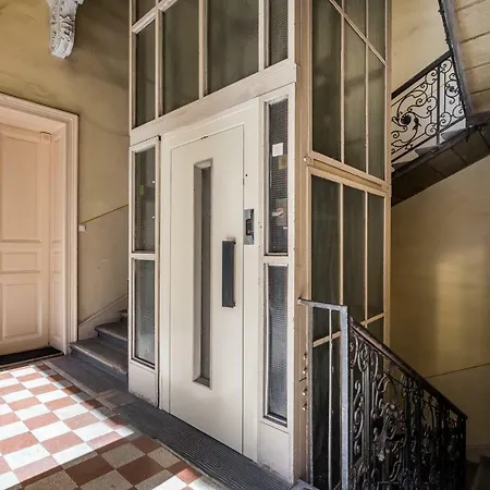 Appartamento A9 Houseleek Astoria