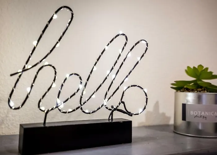 A9 Houseleek Astoria Apartament *