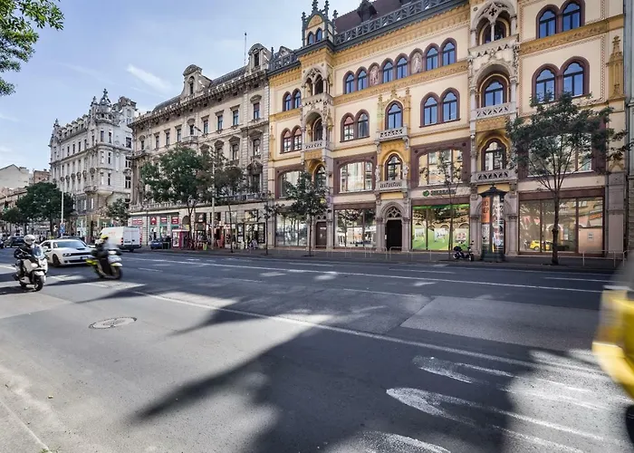 A9 Houseleek Astoria Apartament *