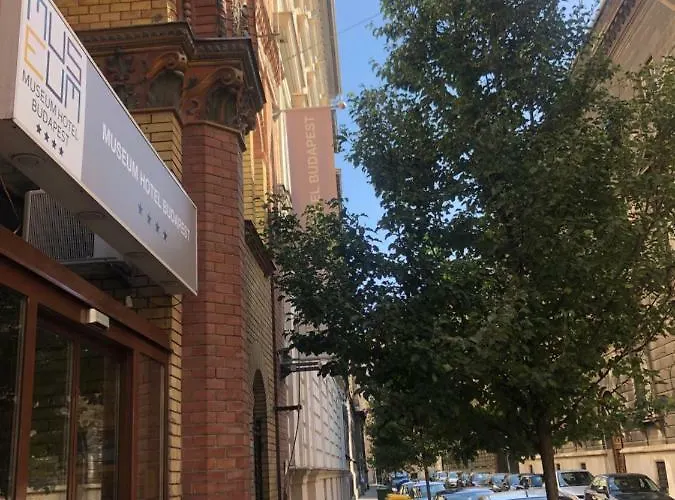 A9 Houseleek Astoria Apartament *